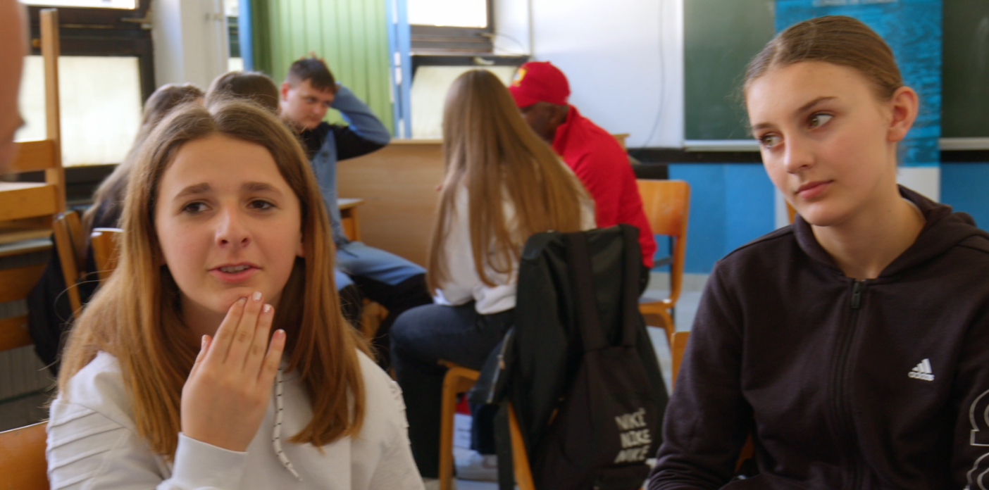 Bosnian students’ glimmers through 'Living books'