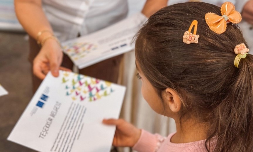 Empowering migrant and refugee children: Gamified awareness of their rights