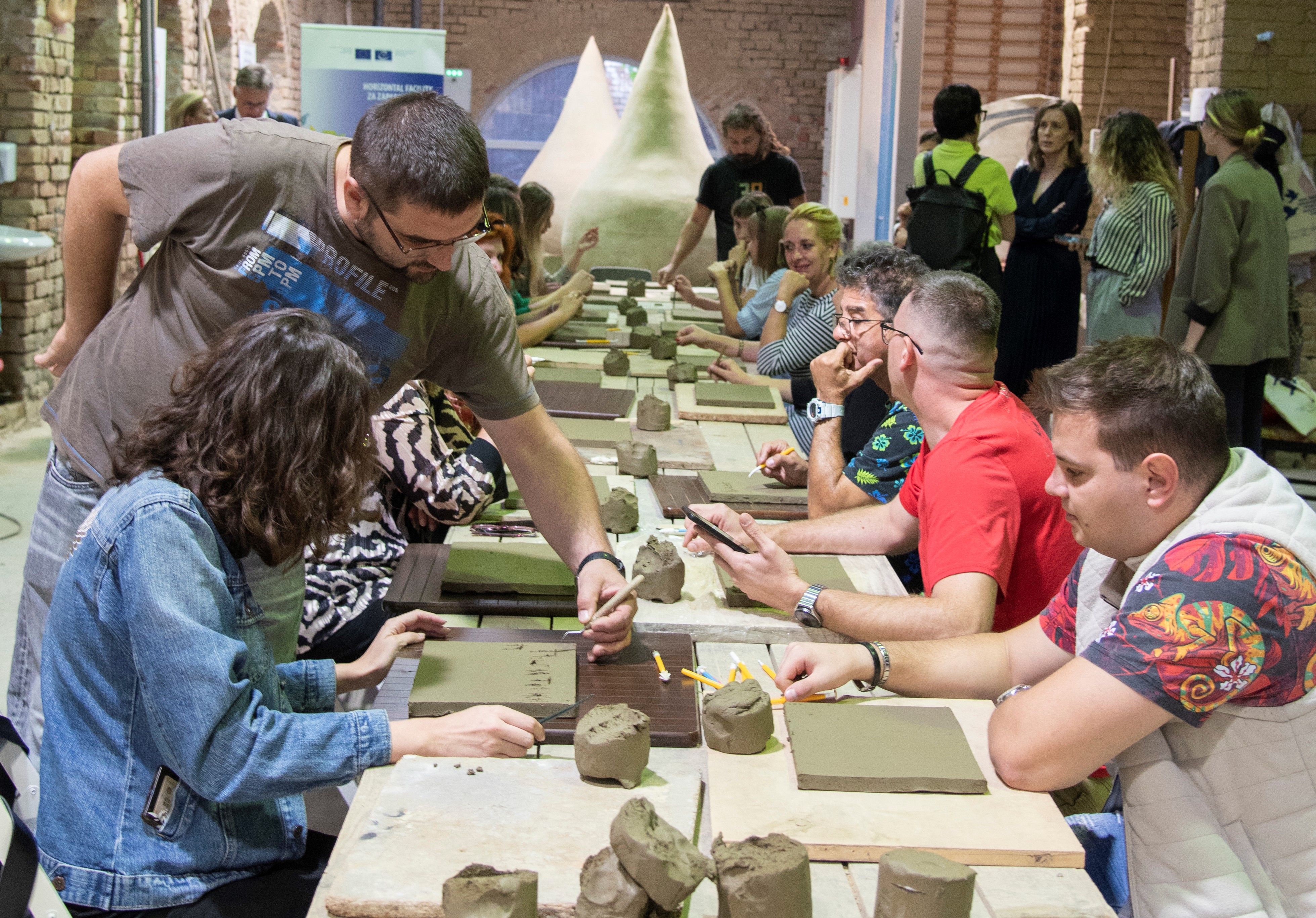 Journalists shape stories through clay: Creative workshop marks European Day of Languages