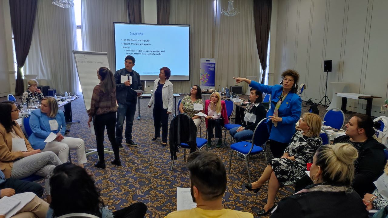 Здравствените работници во Северна Македонија ги унапредуваат своите вештини за идентификување и помош на жртвите