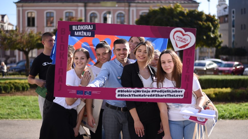 “Block the hatred; Share the love”:  Discussion against hate speech and discrimination towards Roma people