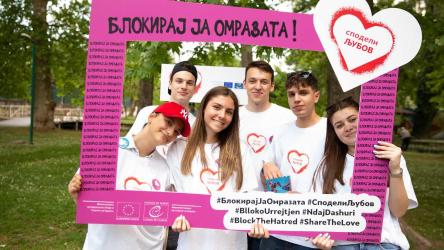 “Block the Hatred. Share the Love” campaign in Skopje: Sharing flowers and raising awareness to combat Hate Speech