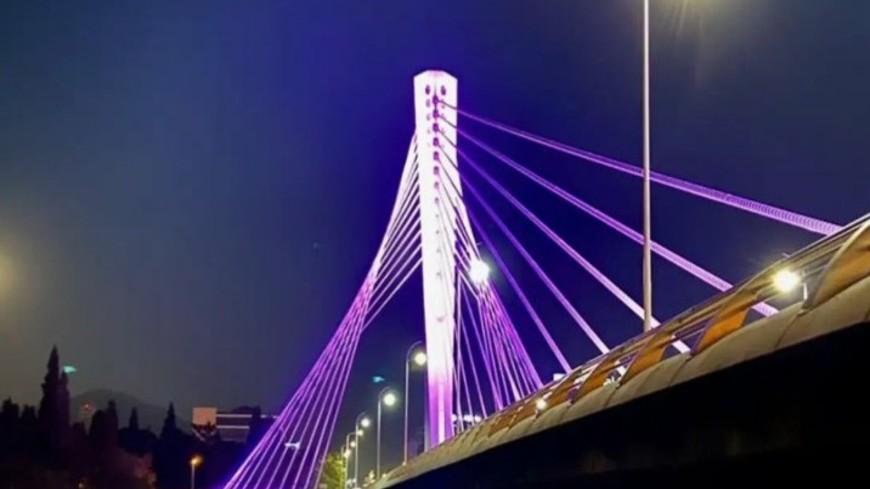 Millennium Bridge in the colours of the campaign on free legal aid for victims of domestic violence