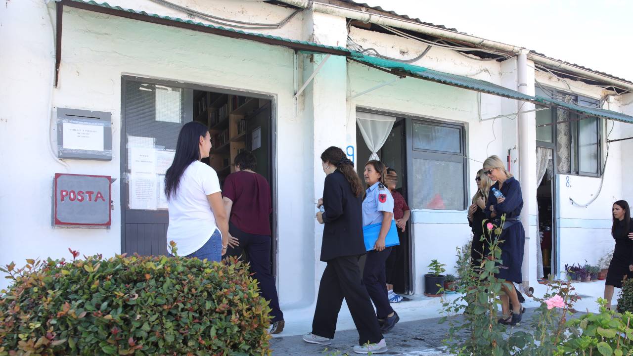 Shërbimi penitenciar Shqiptar përgatitet të integrojë një program të ri për gratë e dënuara