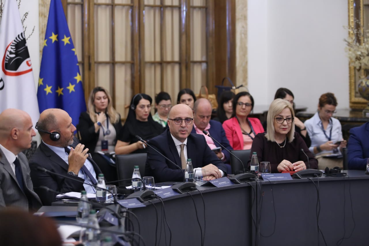 KOMUNIKIM PËR MEDIAT: “Interesi publik dhe pavarësia e magjistratëve” Krerët e Shërbimeve të Inspektimit të Drejtësisë mblidhen në Tiranë