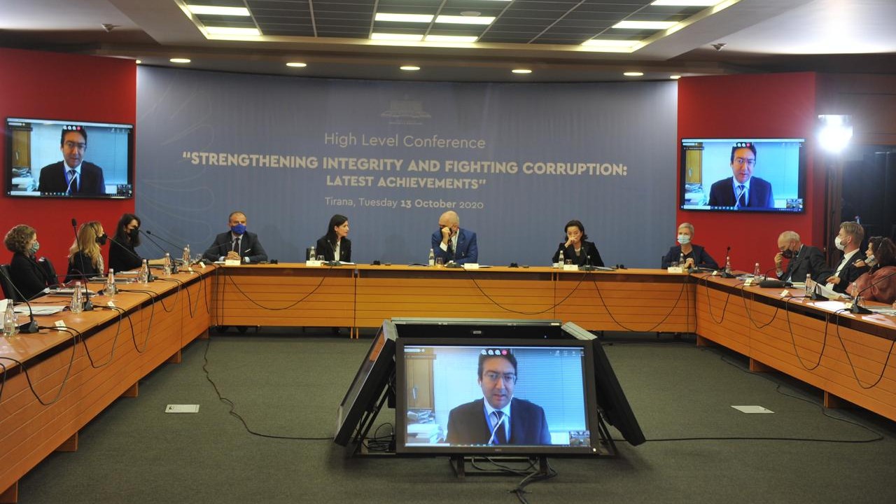 Strengthening integrity and fighting corruption in Albania