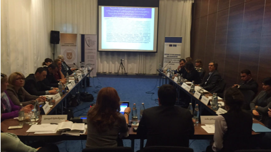 Georgian lawyers and judges sit together to discuss civil proceedings