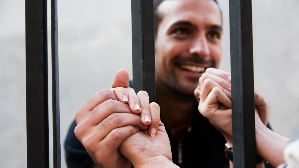 Helping prisoners in Ukraine understand their rights