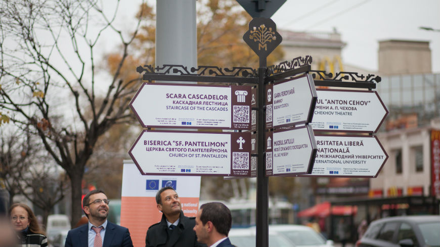 Inauguration event of multilingual signs in Chisinau