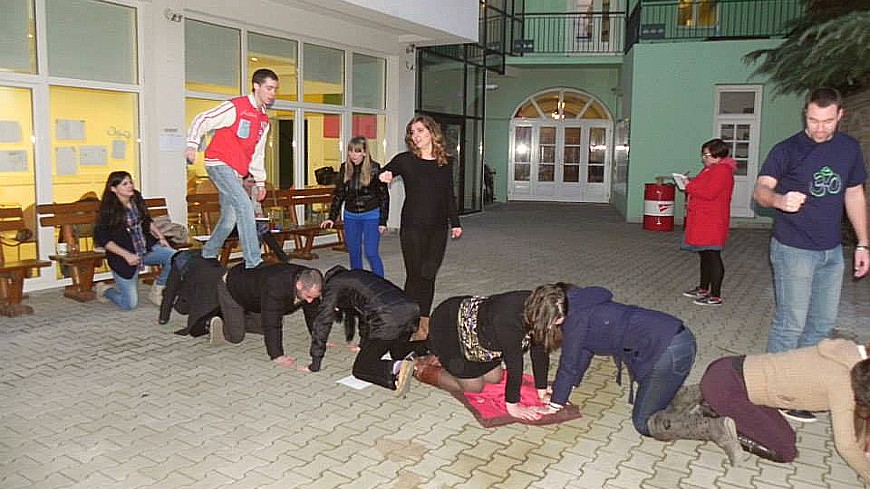 Why sustainable funding of youth work programmes?