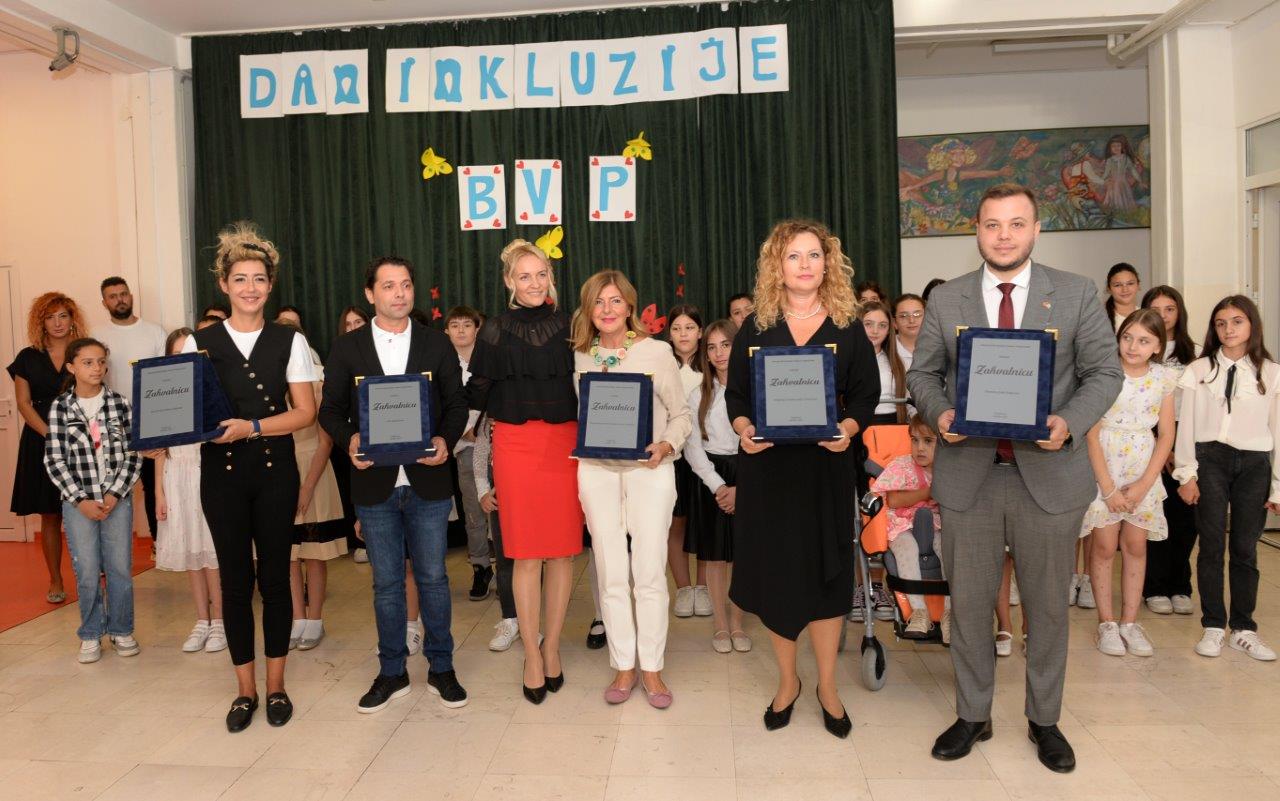 "Smart classroom" to serve better inclusion of Roma and Egyptian pupils in Podgorica