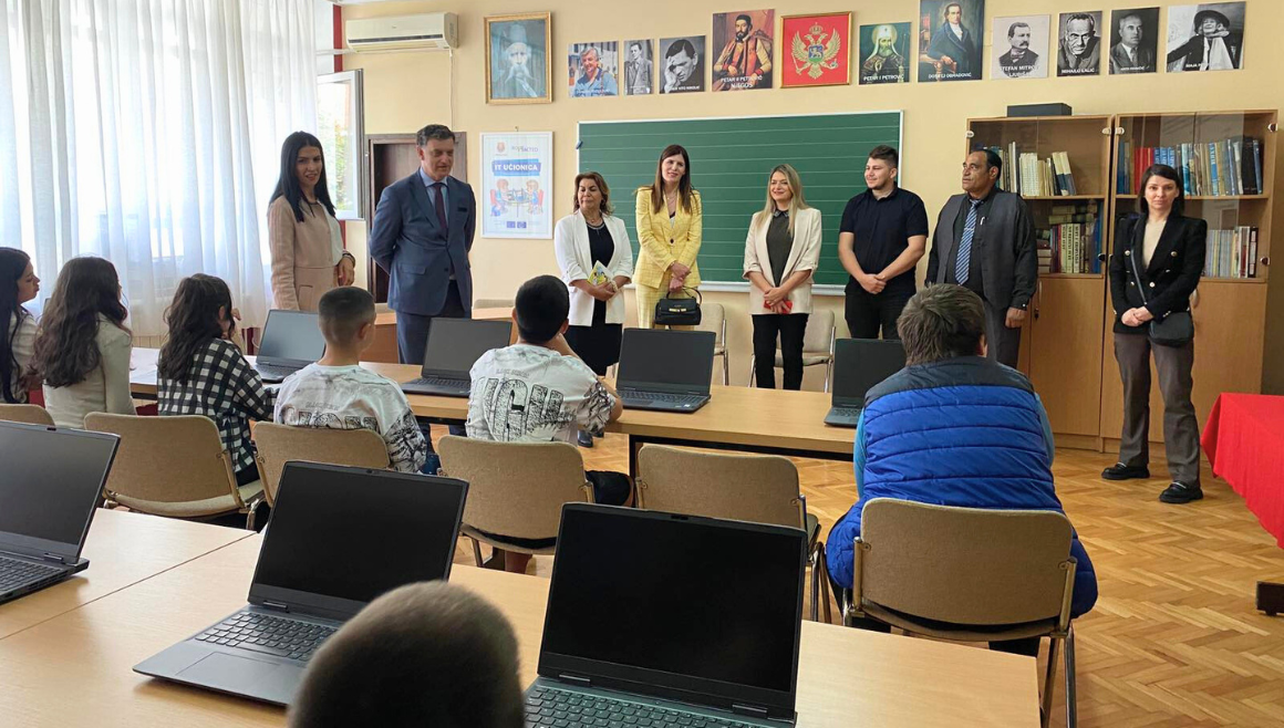 Improving access to social services and equipping the IT classroom in Tivat