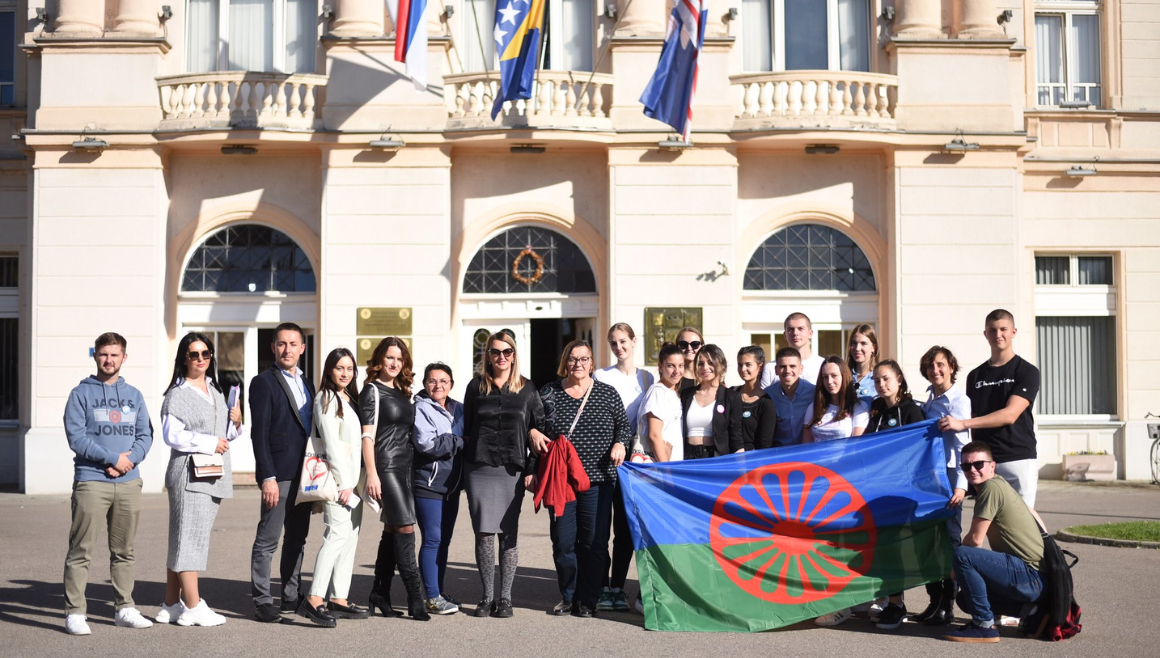 “Block the hatred; Share the love”: Discussion against hate speech and discrimination towards Roma people