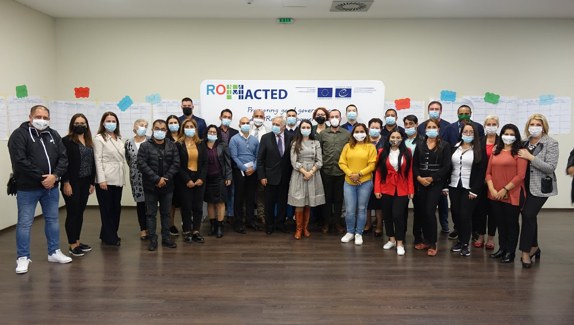 Group photo: ROMACTED Support Team and municipal contact points from 14 cities and municipalities in Serbia