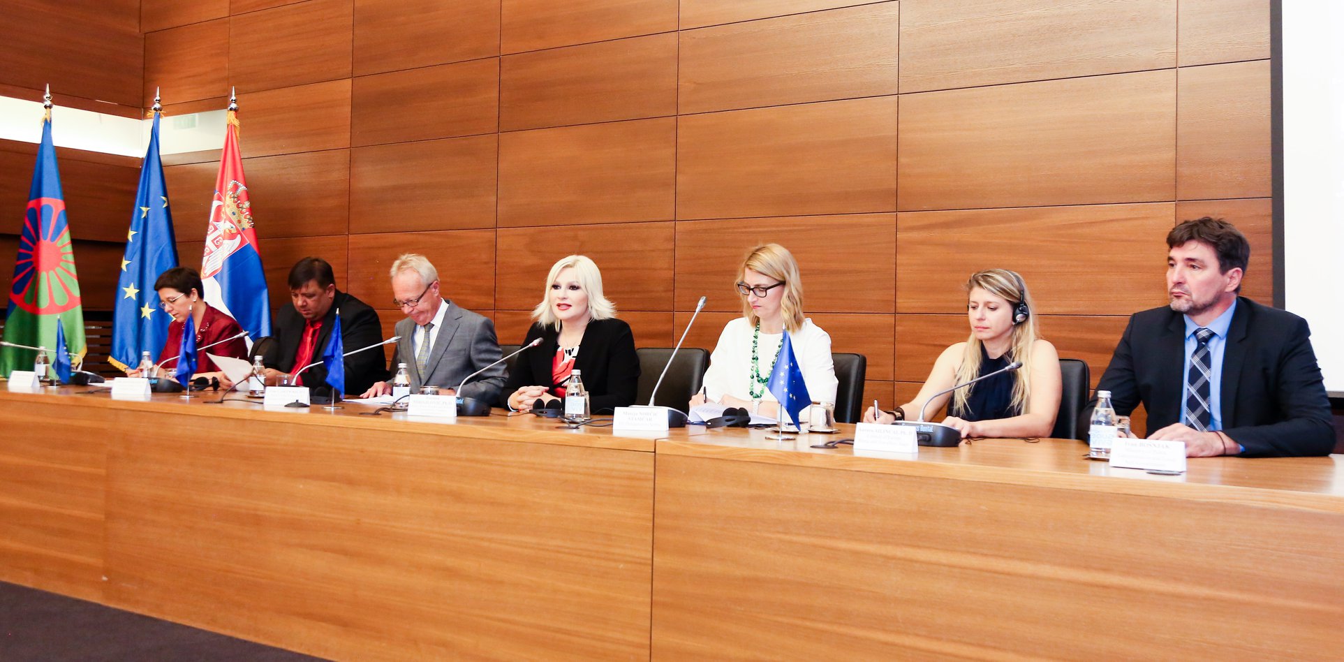 Opening panel: Mr Tim Cartwright, Deputy Prime Minister Zorana Mihajlović, Ms Matea Norčić Stamčar, Mr Tefik Ramadanović, Mr Ivan Bošnjak, Ms Aleksandra Bojađieva and Ms Aurora Ailincai. (Photo credits: Cabinet of the Deputy Prime Minister)