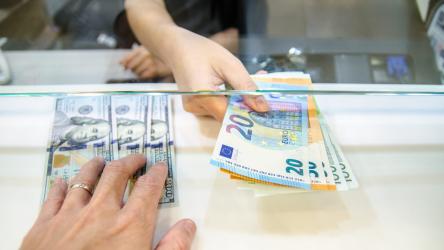 Georgian currency exchange bureaus trained to detect and prevent money laundering and terrorism financing in their daily business
