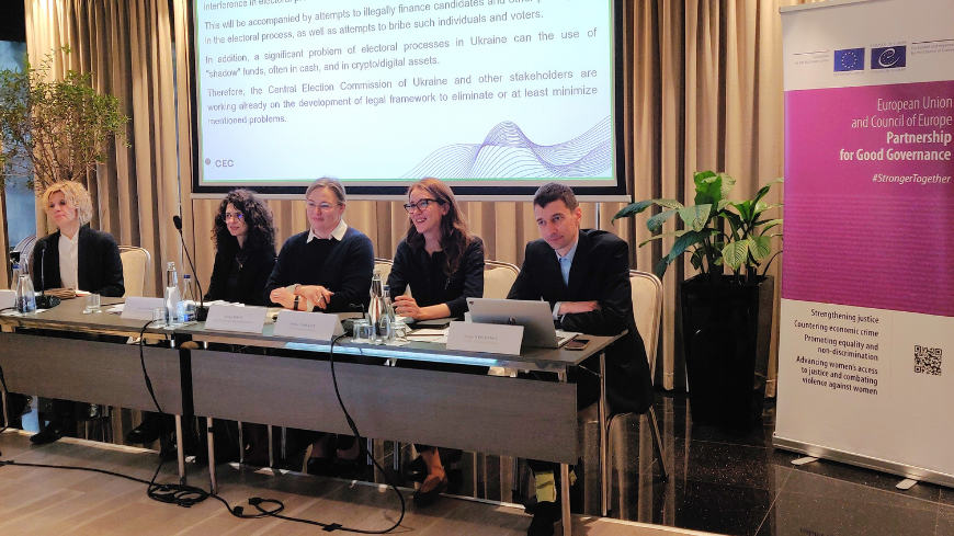 Participants of the workshop presenting