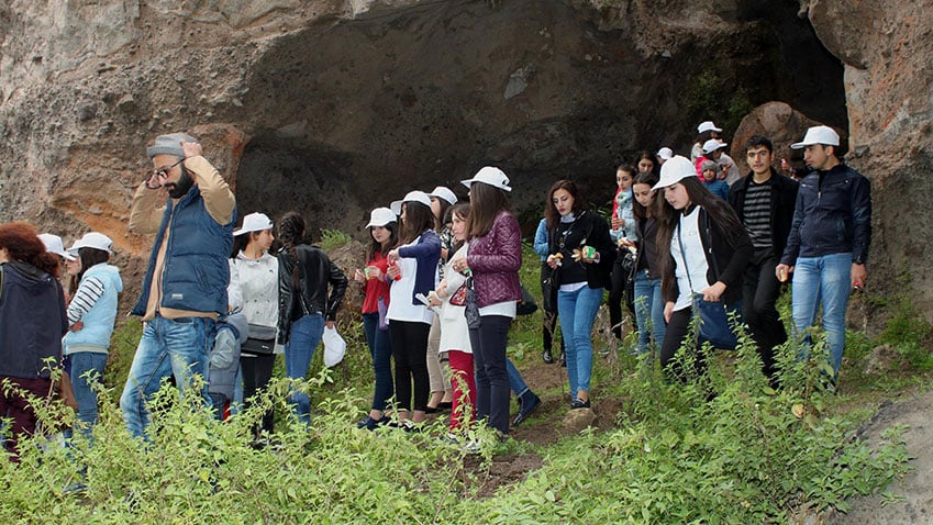 Faro walks in Goris: rain did not make them stop walking