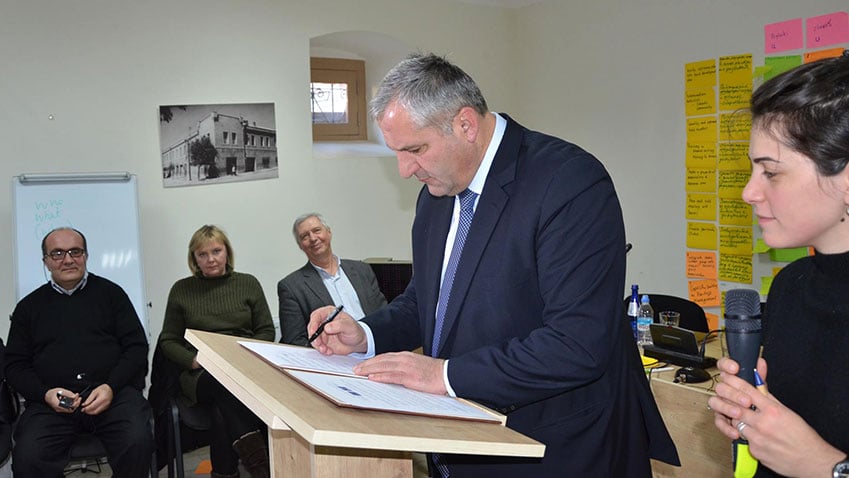 Signature of the Declaration on Co-operation by the COMUS Mayors
